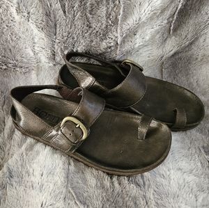 Born sandals